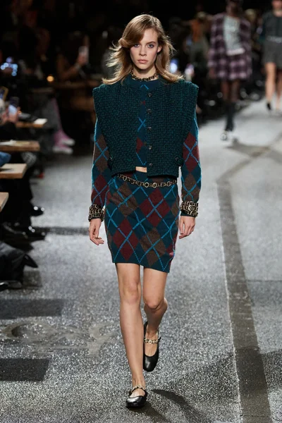 Look 35